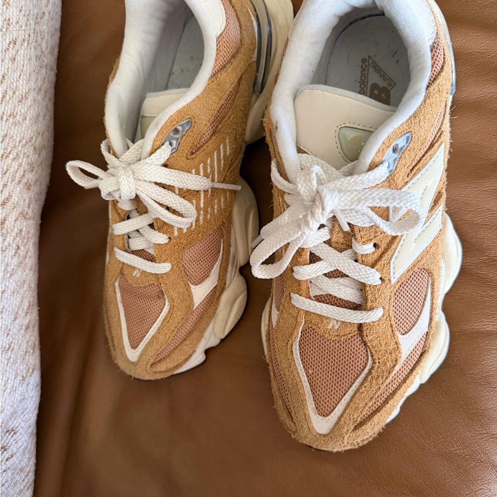 New Balance Women's Sneakers in Tan and Cream - Picture 3 of 3